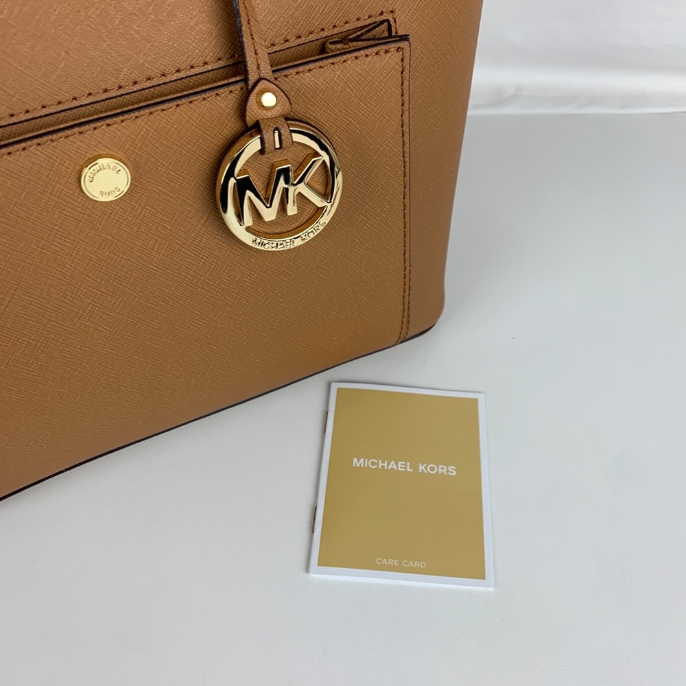 Michael Kors Jet Set Medium Leather Pocket Tote - Picture 5 of 8